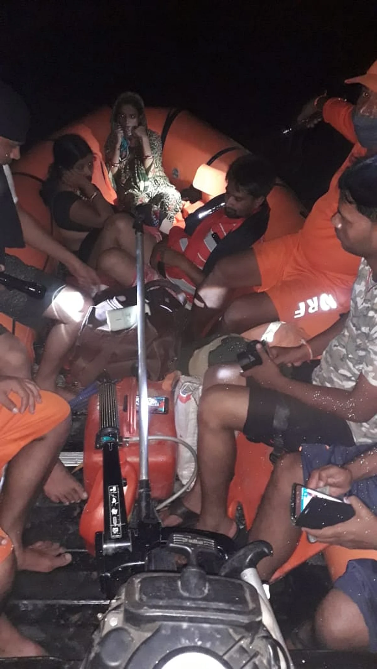 मध्यरात्रि को बाढ़ में फंसी गर्भवती महिला को एनडीआरएफ ने पहुंचाया अस्पताल