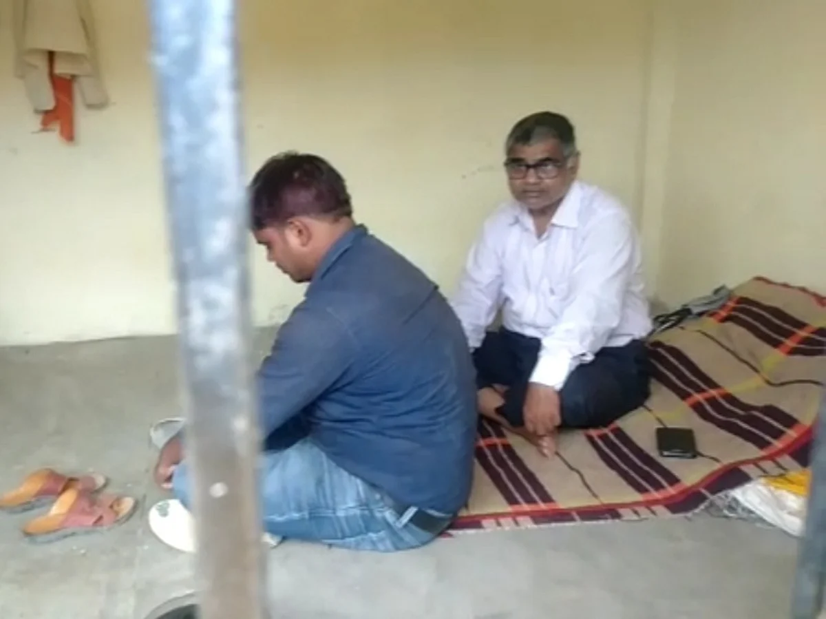13 महीने से गोशाला मजदूरों को नहीं मिला मानदेय, अधिकारियों को बनाया बंधक