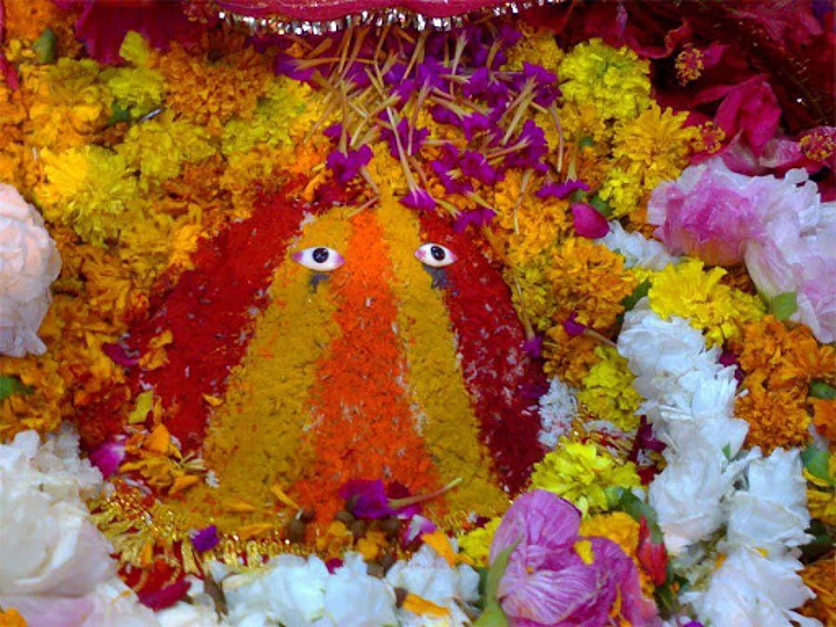 श्री चिंतपूर्णी देवी की आरती - Mata Shri Chintpurni Devi Aarti in Hindi