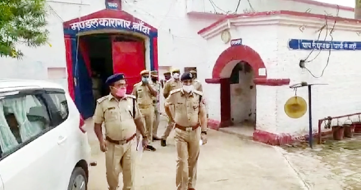 जेल से फरार हुए हिस्ट्रीशीटर का सुराग नहीं लगा, हेडवार्डर को निलम्बित