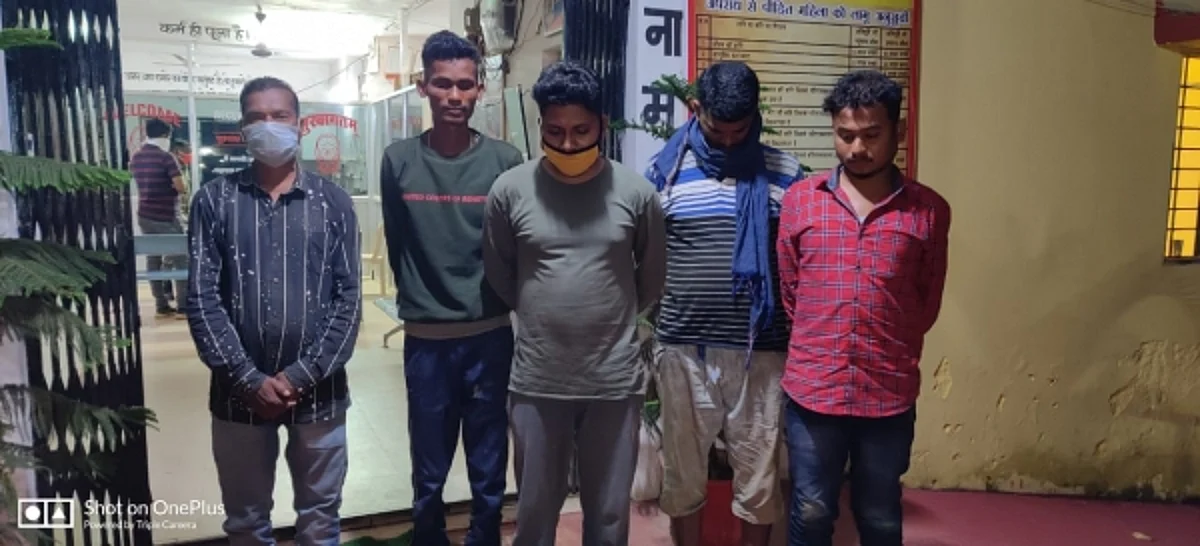 जुआ खेलते हुए 5 जुआरी गिरफ्तार