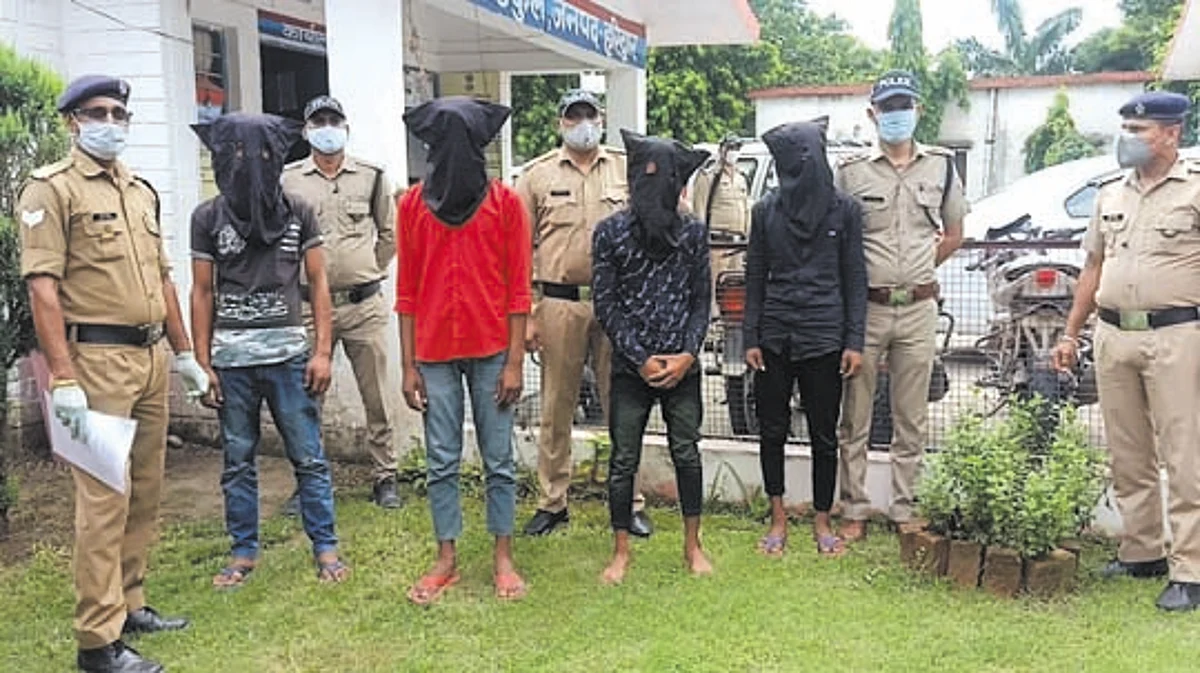 वाहन चोर गिरोह के चार सदस्य गिरफ्तार, पांच बाइक बरामद