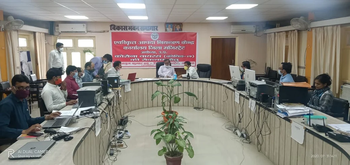 अवनीश अवस्थी ने कोरोना की रोकथाम और बेहतर इलाज की व्यवस्था की ली जानकारी