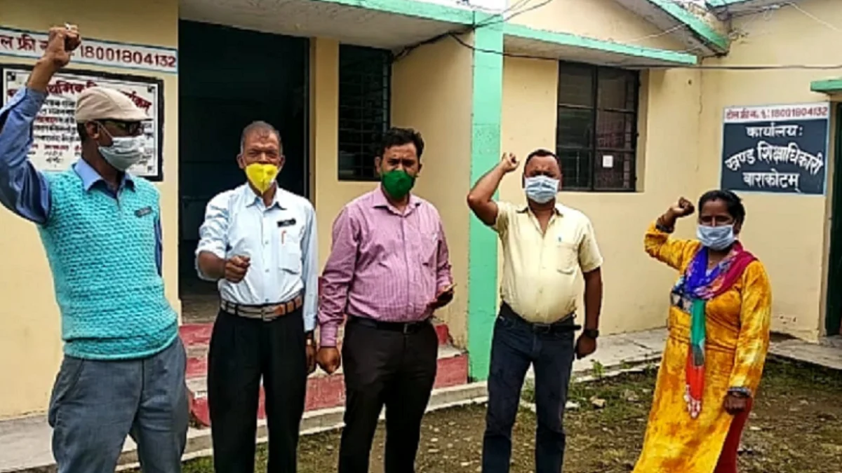 पदोन्नति की मांग को लेकर मिनिस्ट्रियल कर्मियों ने किया प्रदर्शन