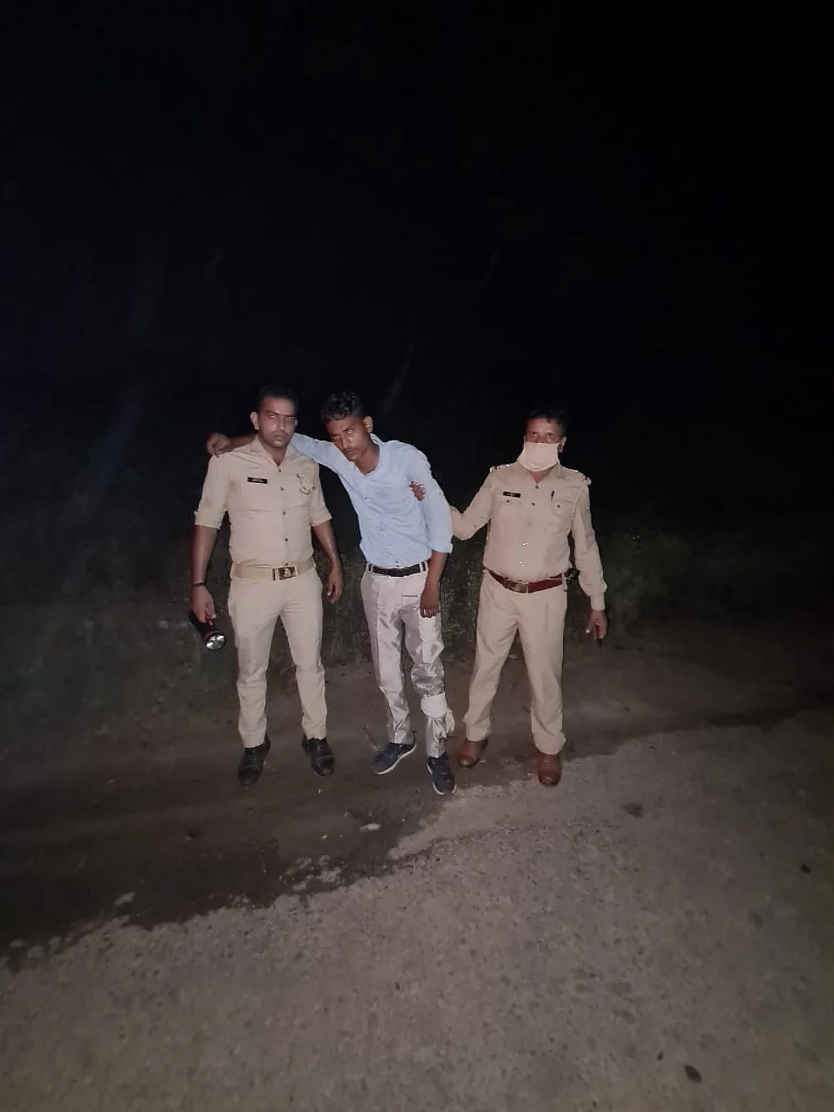 पुलिस मुठभेड़ में पकड़ा गया हाबुड़ा गैंग का सदस्य, दो बदमाश फरार
