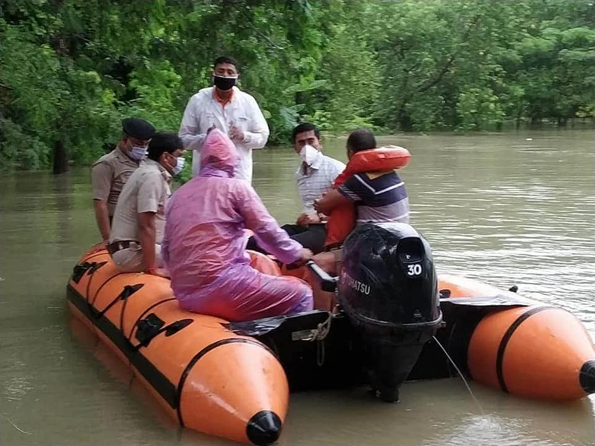 पूर्वी चंपारण मेंं राहत कार्य शुरू, लोगों को पहुंचाया जा रहा सुरक्षित स्थानों पर