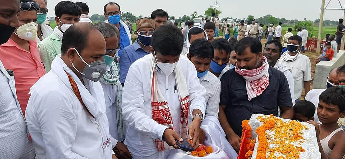 कहलगांव विधायक ने किया दो ग्रामीण सड़कों का शिलान्यास