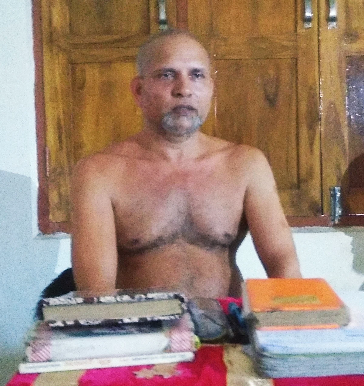 बिना मास्क के मंदिर में देना होगा 20 रुपये का दान