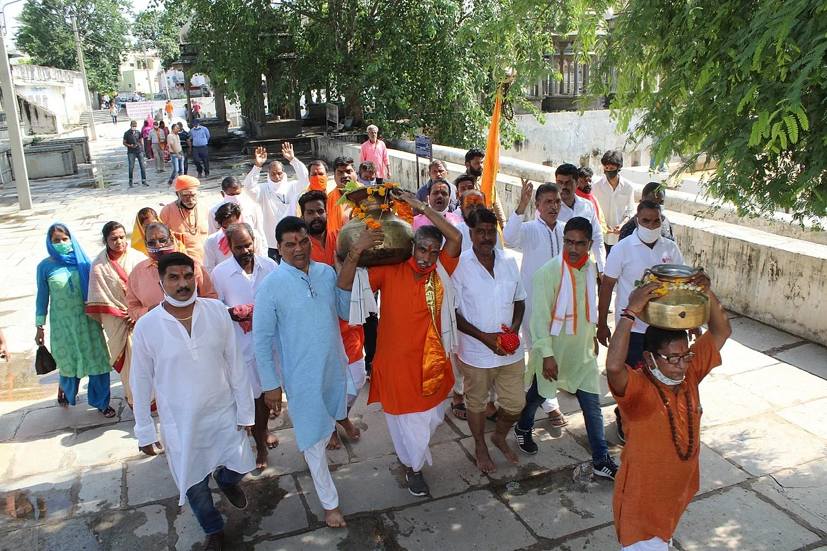 कोरोना : कांवड़ यात्रा सांकेतिक, 7 नदियों के जल से उबेश्वर महादेव का अभिषेक