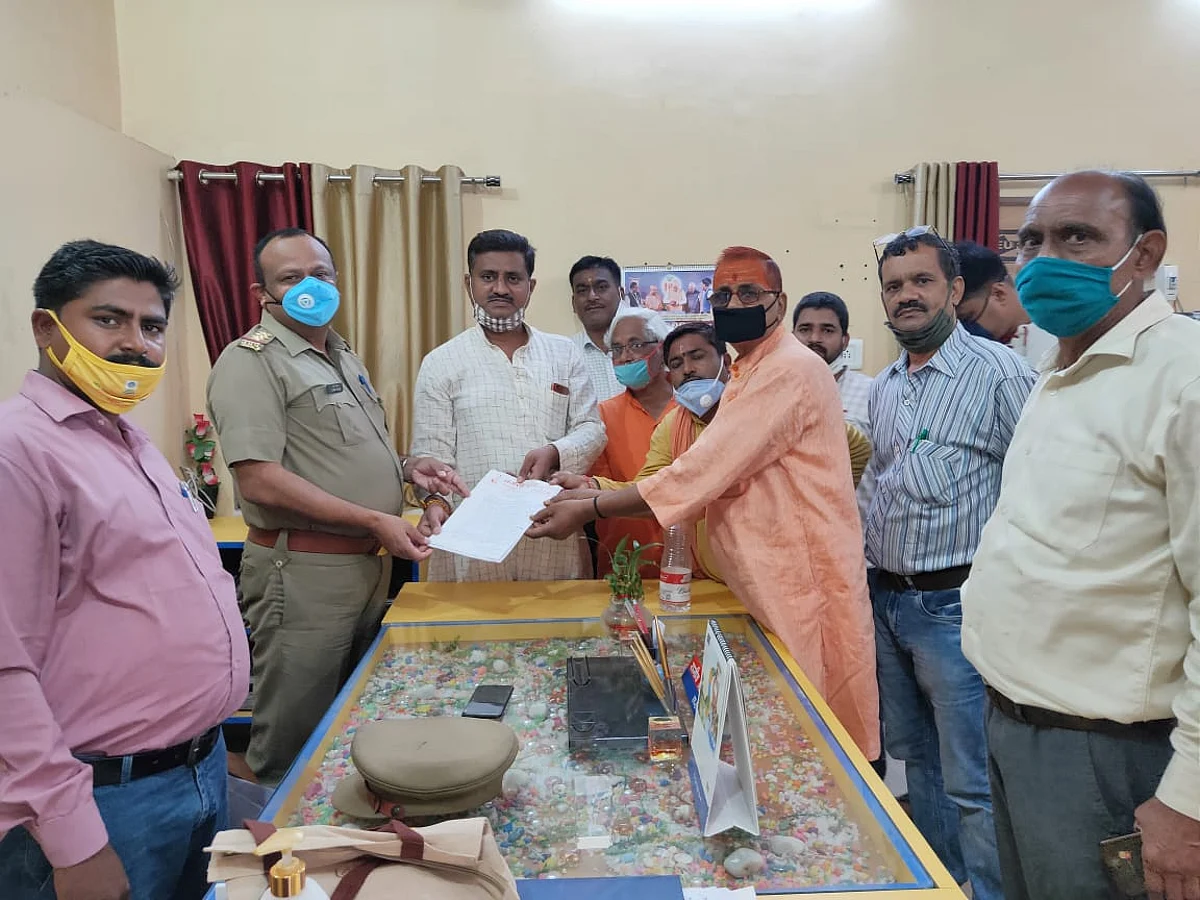हिंदू धर्म पर अभद्र टिप्पणी से संगठनों में रोष, कोतवाली में कार्रवाई को दी तहरीर
