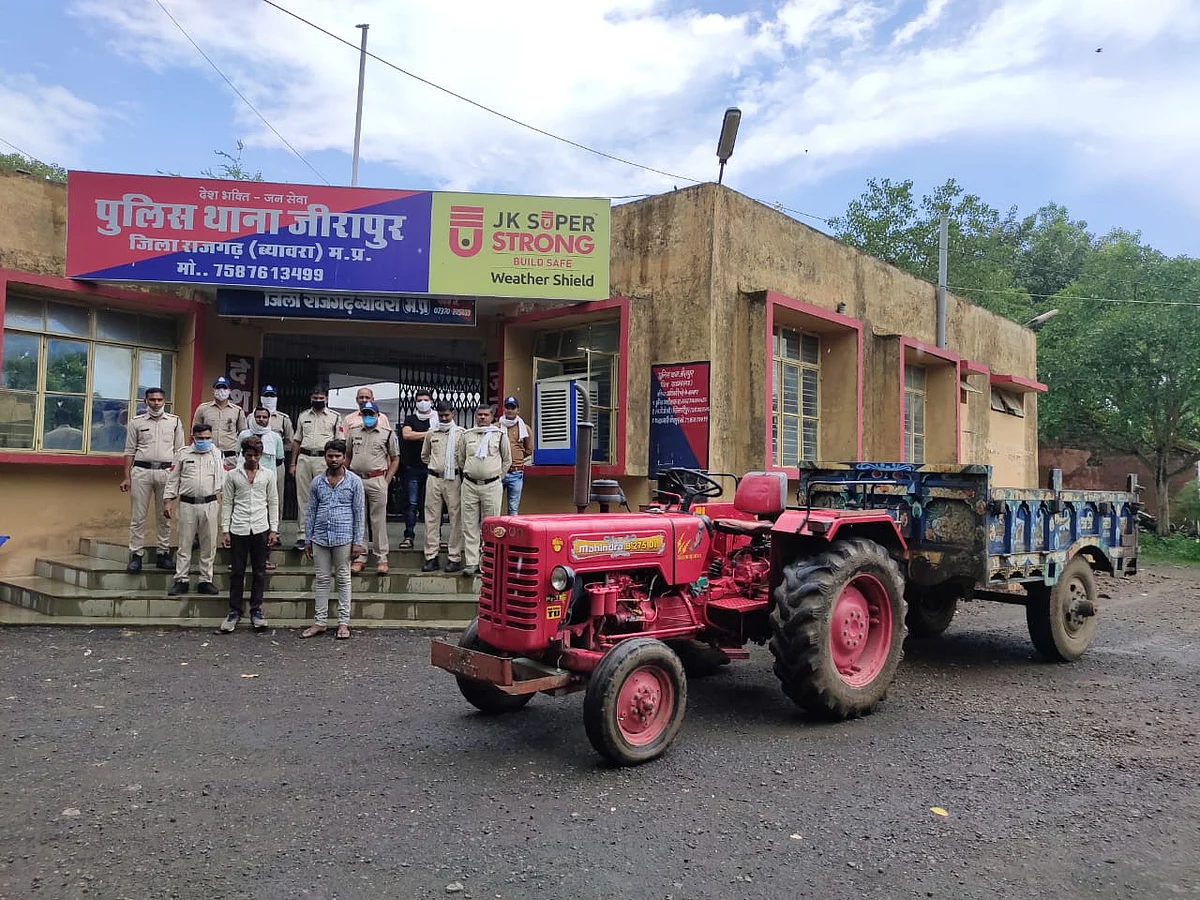 चोरी के ट्रेक्टर-ट्राॅली के साथ दो आरोपित गिरफ्तार