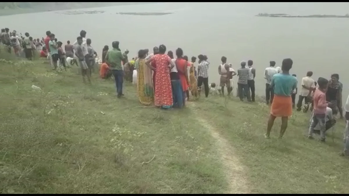 यमुना में स्नान करने गये बालक और बालिका डूबे, तलाश जारी