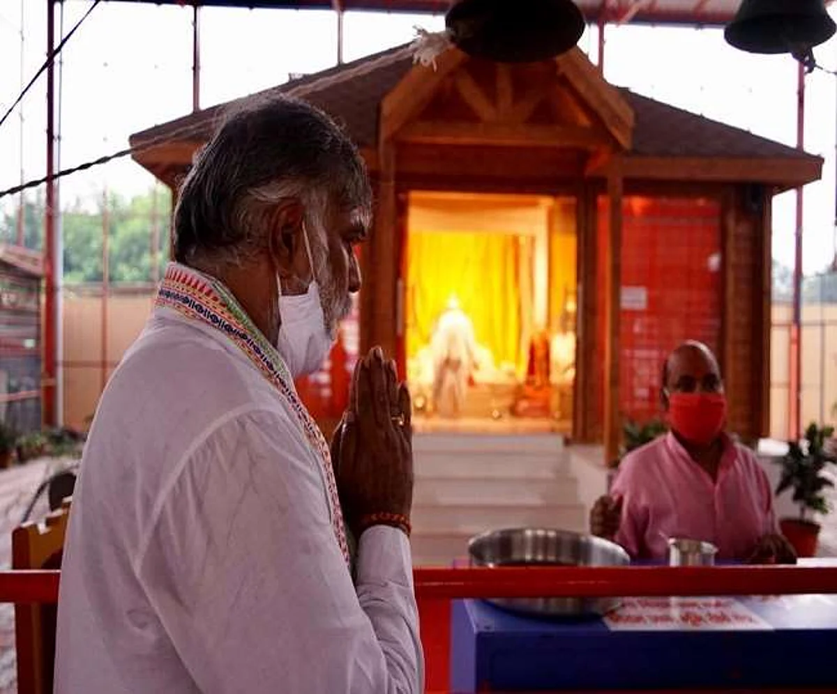 केंद्रीय मंत्री प्रह्लाद सिंह ने किया रामलला का दर्शन