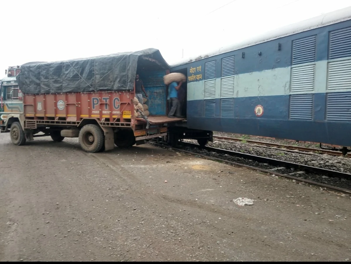 मध्य रेल : लासलगांव से दर्शना बांग्लादेश के लिए प्याज का निर्यात