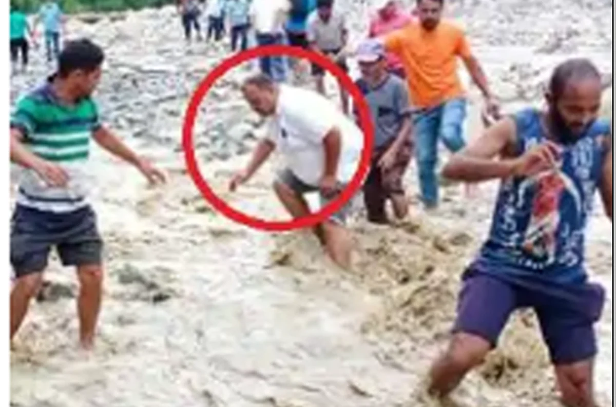 धारचूला के आपदा प्रभावित इलाके में बाल-बाल बचे विधायक हरीश धामी