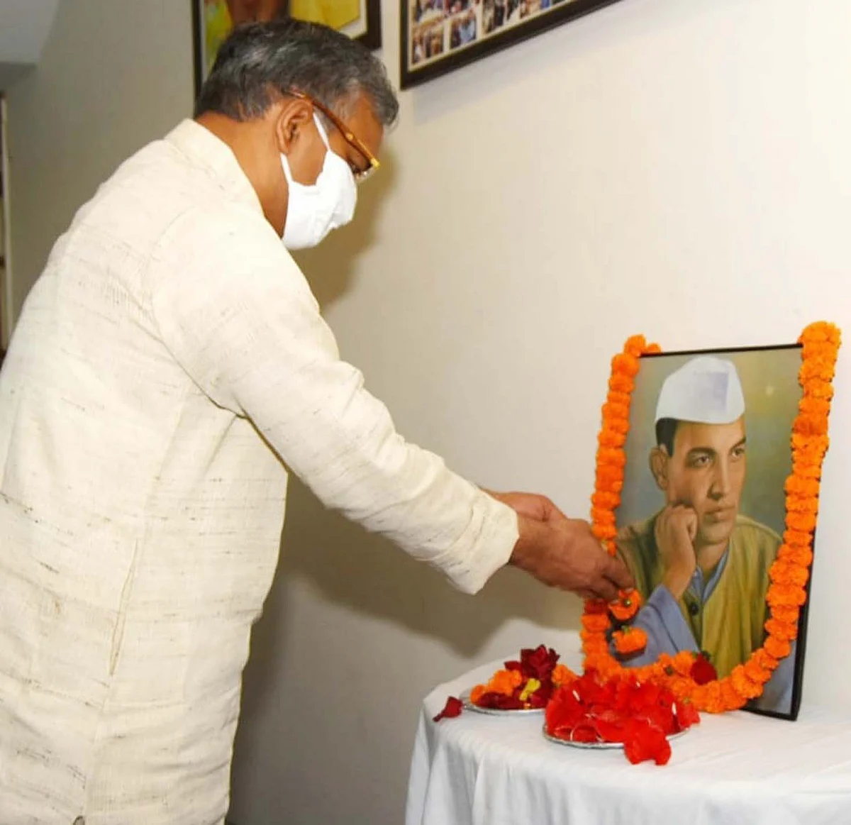 सीएम त्रिवेन्द्र ने शहीद श्रीदेव सुमन जी की पुण्य तिथि पर श्रद्धांजलि अर्पित की