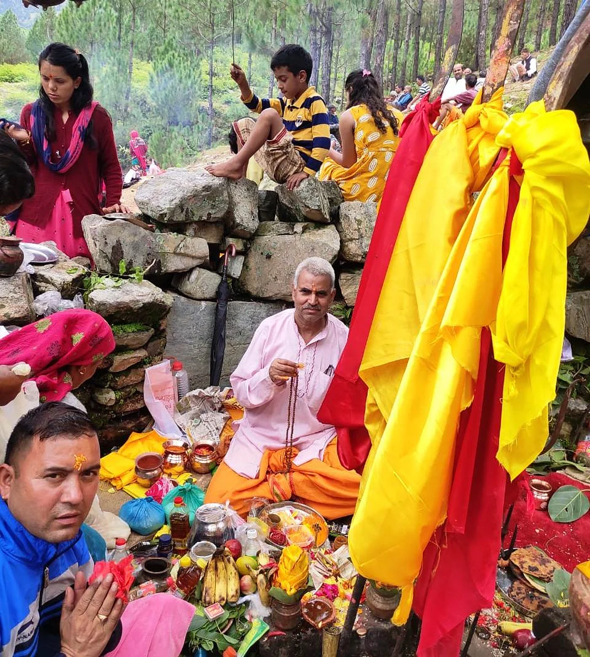 नाग पंचमी पर शिवालयों में शिव भक्तों ने किया जलाभिषेक