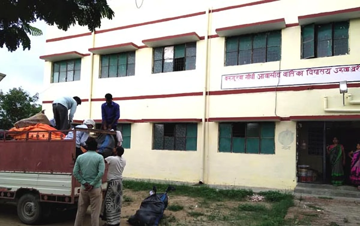 अब बदले कलेवर की पुस्तकों के साथ पढ़ेंगे बेसिक स्कूलों के बच्चे