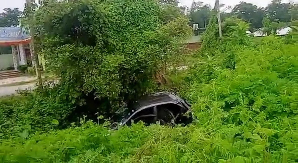 सड़क दुर्घटना में भाई-बहन की मौत, एक घायल