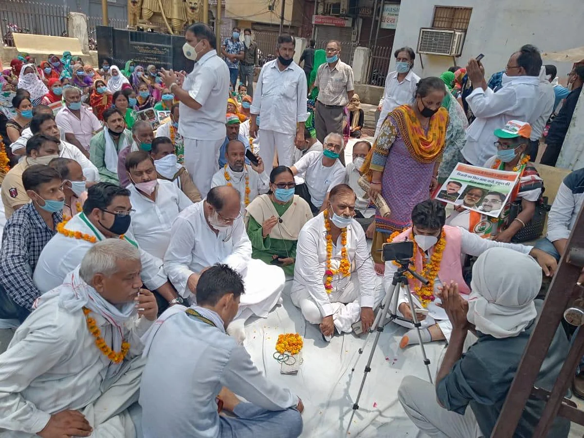 भुखमरी की कगार पर जनता, टोरंटो और सरकार मिलकर लूट रहे : श्रीराम टंडन