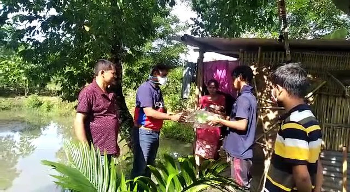 क्षतिग्रस्त घर की मरम्मत के लिए अगप प्रवक्ता ने की मदद