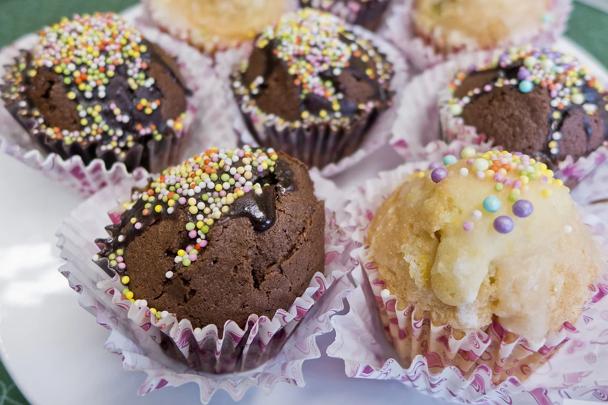 सपने में मिठाई खाना देखने का मतलब - Dream Of Eating Sweets Meaning