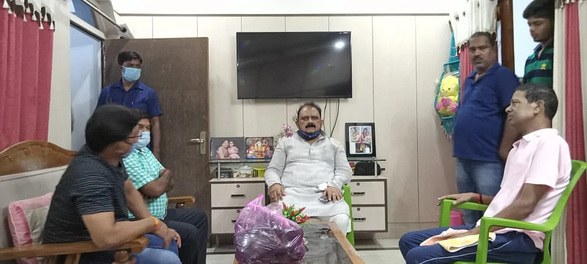 बीमार झामुमो जिला अध्यक्ष से हाल जानने उनके घर पहुंचे पेयजल एवं स्वच्छता मंत्री