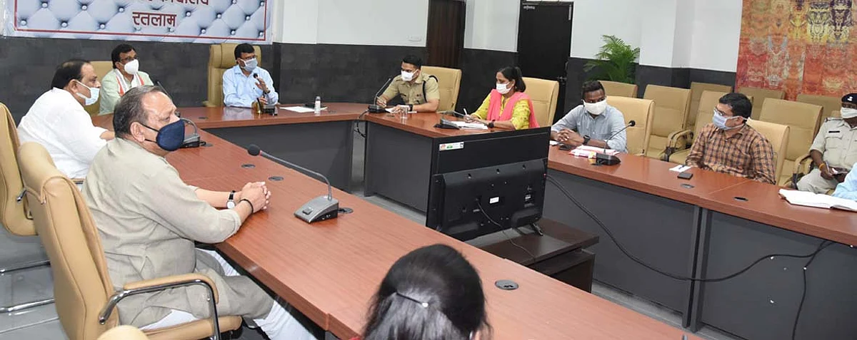 मेडीकल कालेज में दवाइयां, आक्सीजन की कमी किसी भी स्थिति में नहीं होना चाहिए