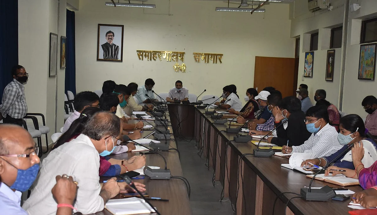 उपायुक्त ने की रोजगार सेवक की प्रक्रियाधीन नियुक्ति की समीक्षा, दिये कई दिशा निर्देश