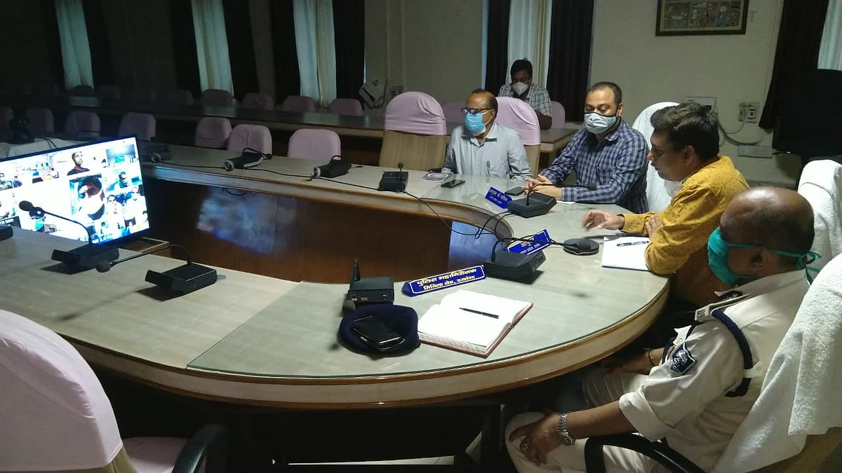 शराब मिलने पर, वहां के चौकीदार होंगे बर्खास्त एवं थाना अध्यक्ष होंगे निलंबित