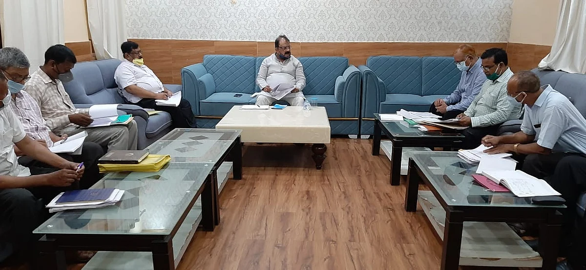 पेयजल एवं स्वच्छता मंत्री ने पेयजलापूर्ति योजनाओं का किया समीक्षात्मक बैठक, दिए ससमय योजनाओं को पूरा करने का निर्देश