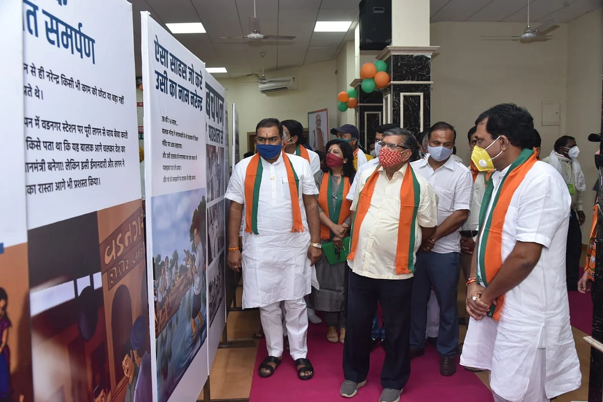 भाजपा प्रदेश कार्यालय में प्रधानमंत्री नरेन्द्र मोदी के जन्मदिवस पर लगी प्रदर्शनी