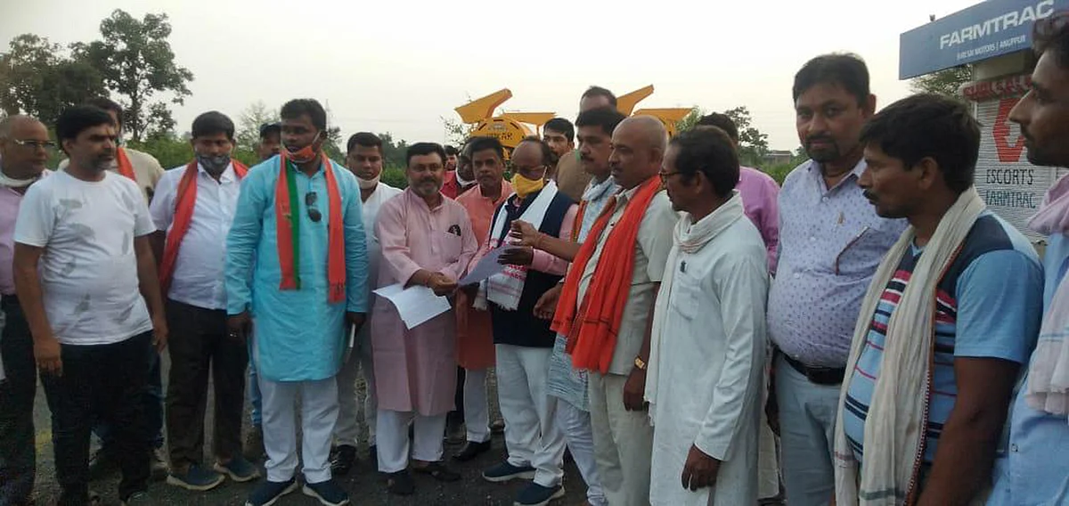 भाजपा पिछड़ा वर्ग ने जिला अध्यक्ष के खिलाफ खोला मोर्चा, सामूहिक पद से दिया स्तीफा