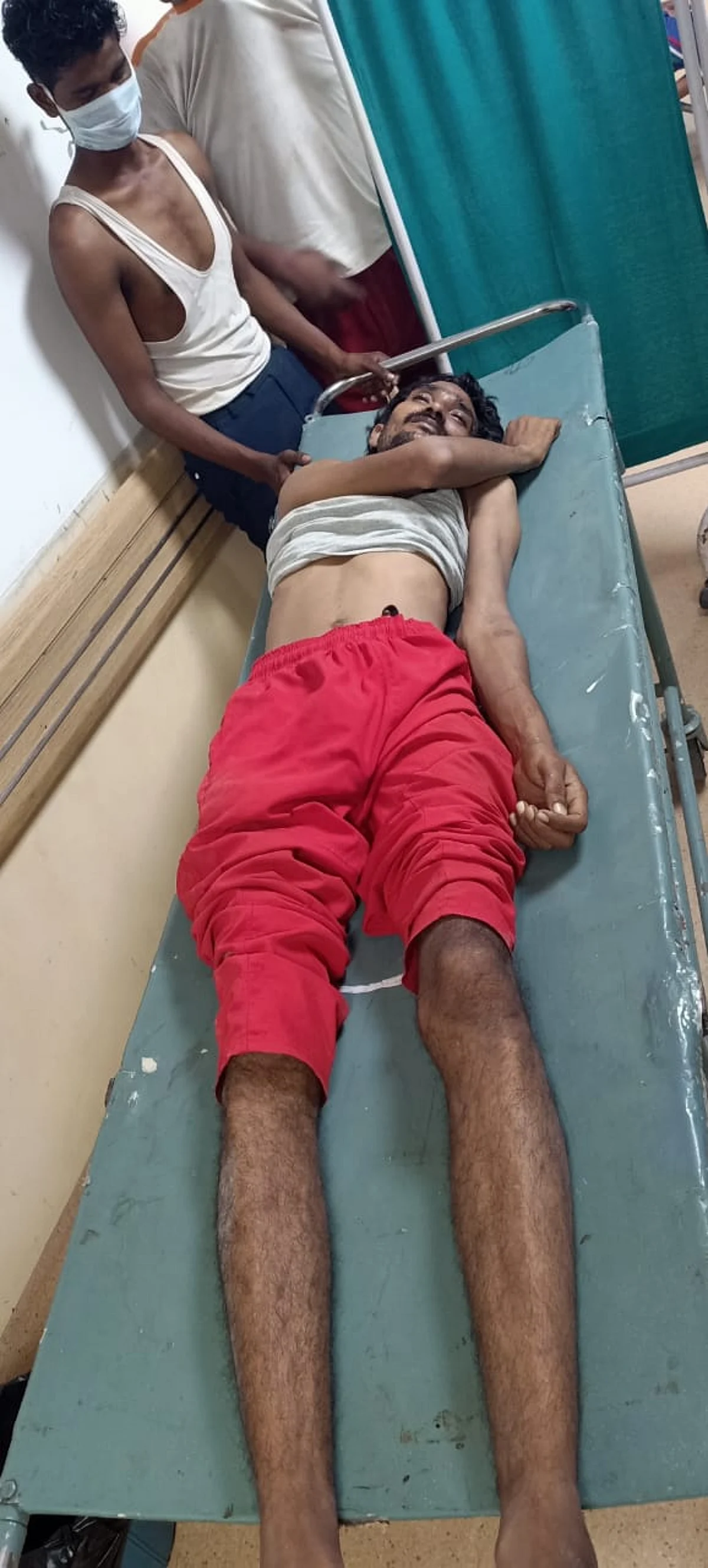 नोएडा प्राधिकरण के खिलाफ प्रदर्शन के बीच कर्मचारी ने की आत्महत्या