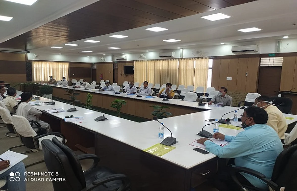 जिला सड़क सुरक्षा एवं जिला विद्यालय यान परिवहन सुरक्षा समिति की बैठक सम्पन्न