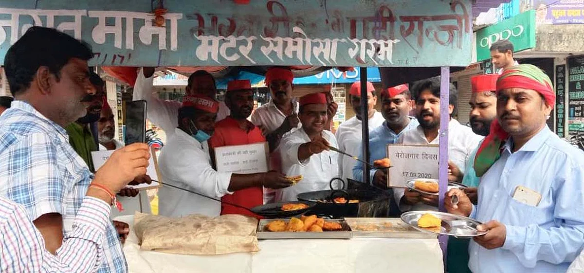 सपाइयों ने बेरोजगार दिवस के रुप में मनाया पीएम मोदी का जन्मदिन