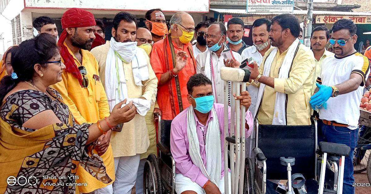 प्रधानमंत्री नरेंद्र मोदी के जन्मदिन पर राज्यमंत्री ने दिव्यांगों को बांटे उपकरण