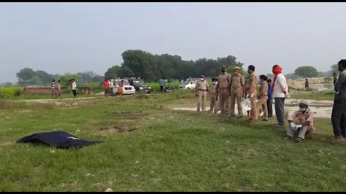 अज्ञात युवती का आग से झुलसा शव मिला, पुलिस घटना की कर रही जांच