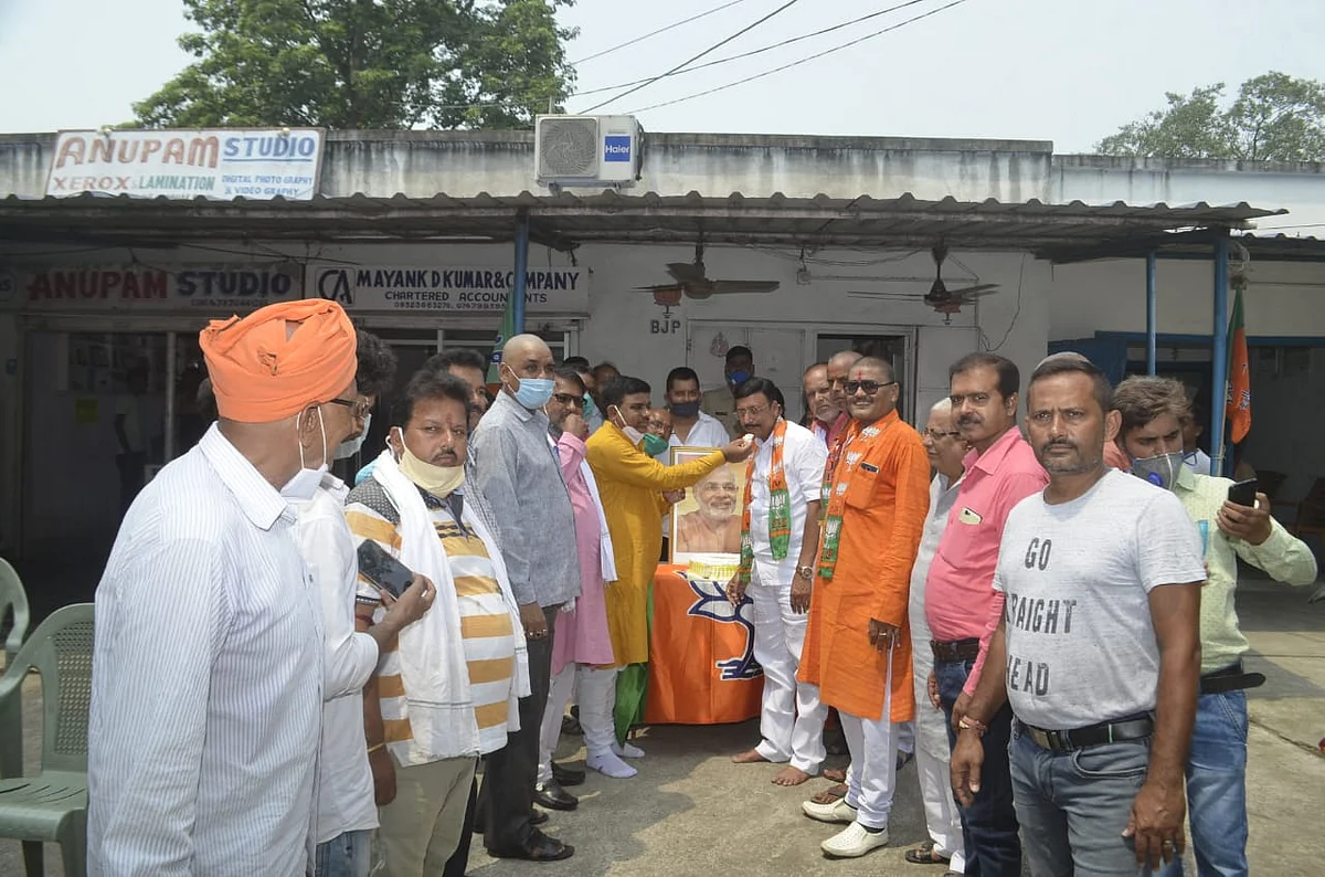प्रधानमंत्री नरेंद्र मोदी का 70 वां जन्मदिवस दिवस धूमधाम से बुद्धिजीवी प्रकोष्ठ कार्यालय सिंदरी में मनाया गया