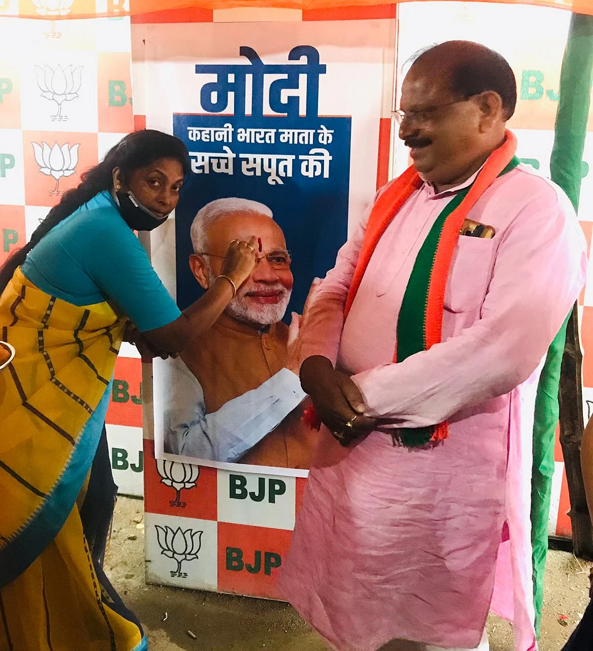 पीएम के 70वें जन्मदिन पर भाजपा कार्यकर्ताओं ने 70 दीप जलाए