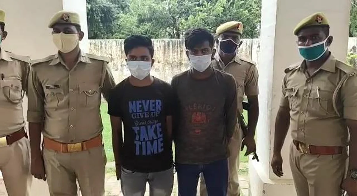 पुलिस मुठभेड़ में दो असलहा तस्कर गिरफ्तार, आधा दर्जन तमंचा, पिस्टल व कारतूस बरामद