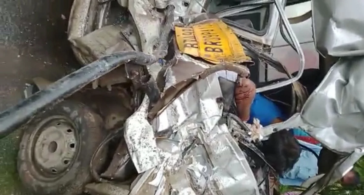 एनएच 31 पर बस और एंबुलेंस की भीषण टक्कर, एक की मौत