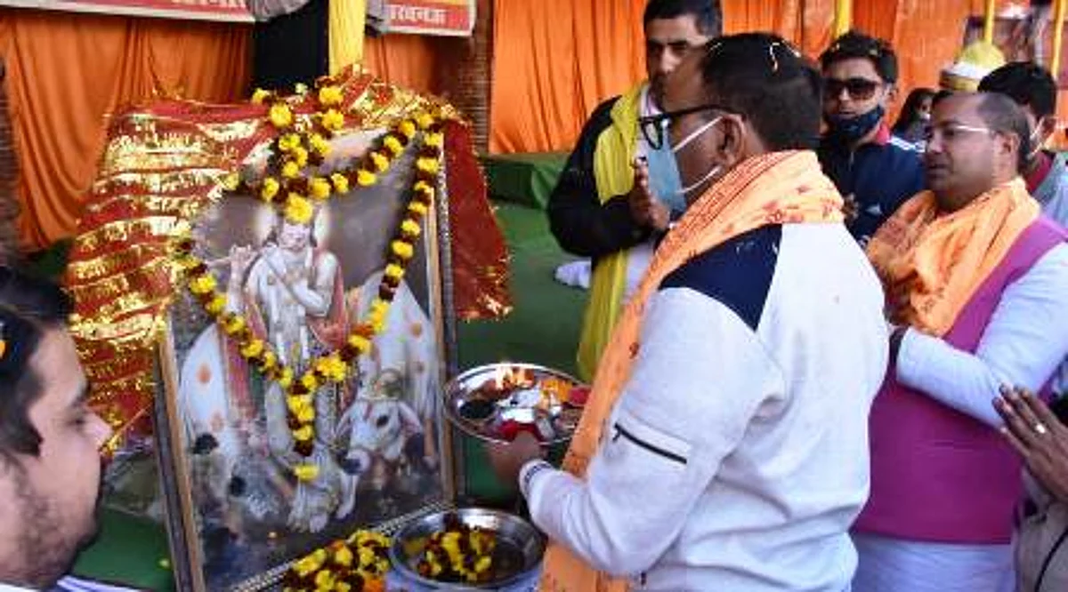 गोपाष्टमी पर गोशाला समिति के कार्यक्रम में मंत्री ब्रजेश पाठक ने की पूजा