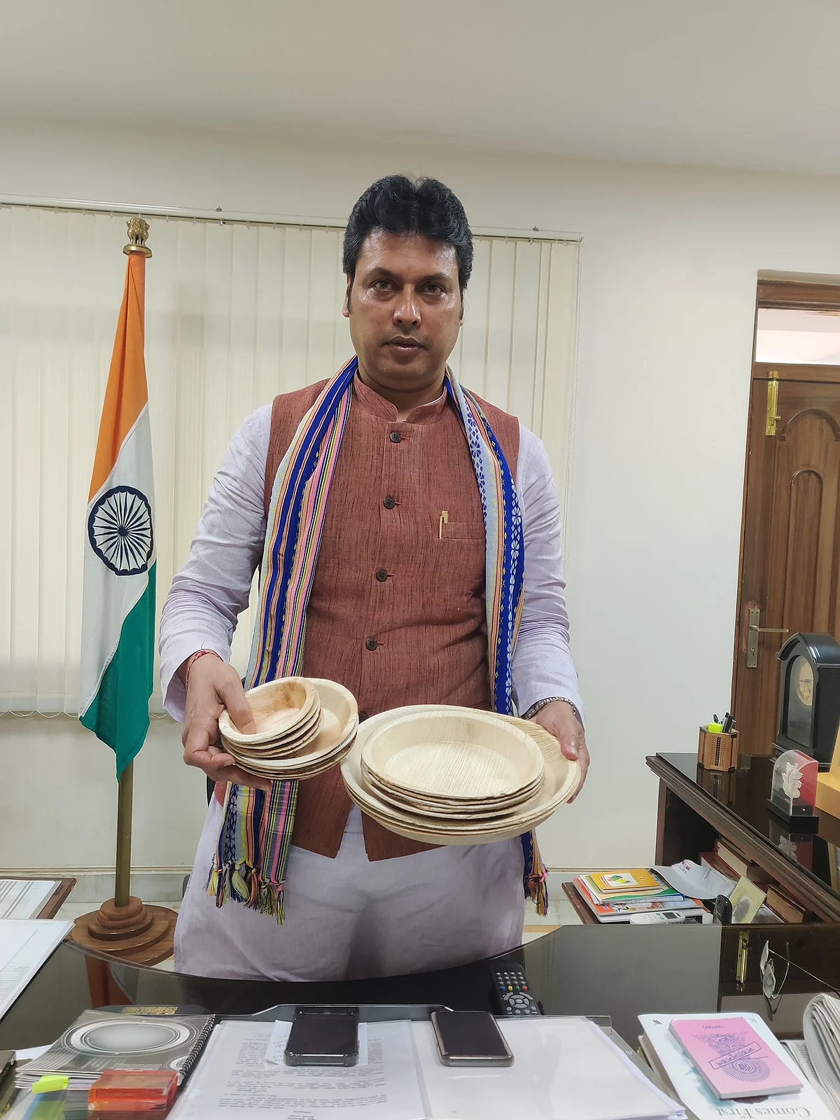 सुपारी के पेड़ की छाल से आत्मनिर्भर बने रूबेन रंगलांग की सीएम ने की प्रशंसा