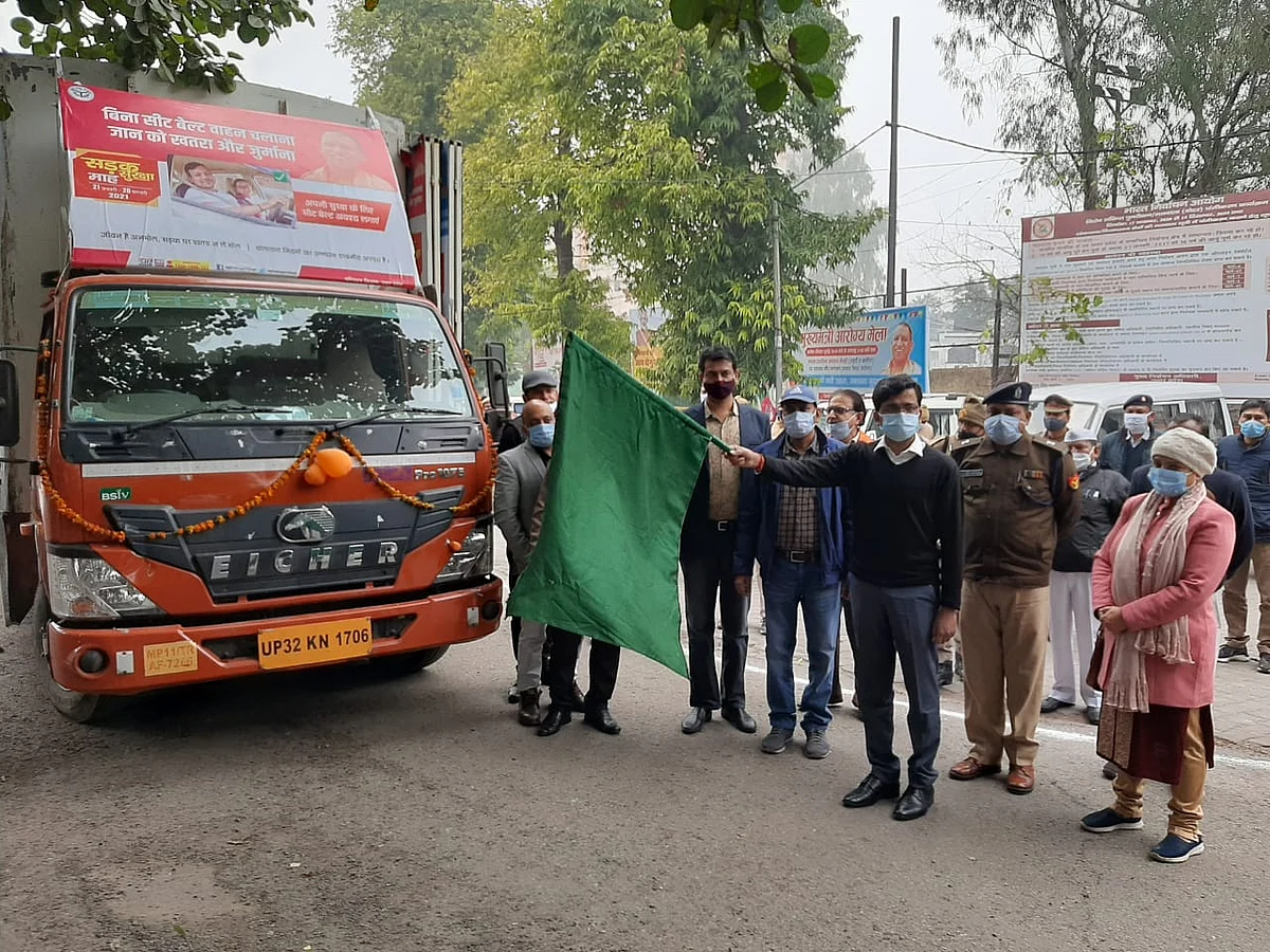 यातायात नियमों का पाठ पढ़ाएगी लखनऊ से आई एलईडी वैन