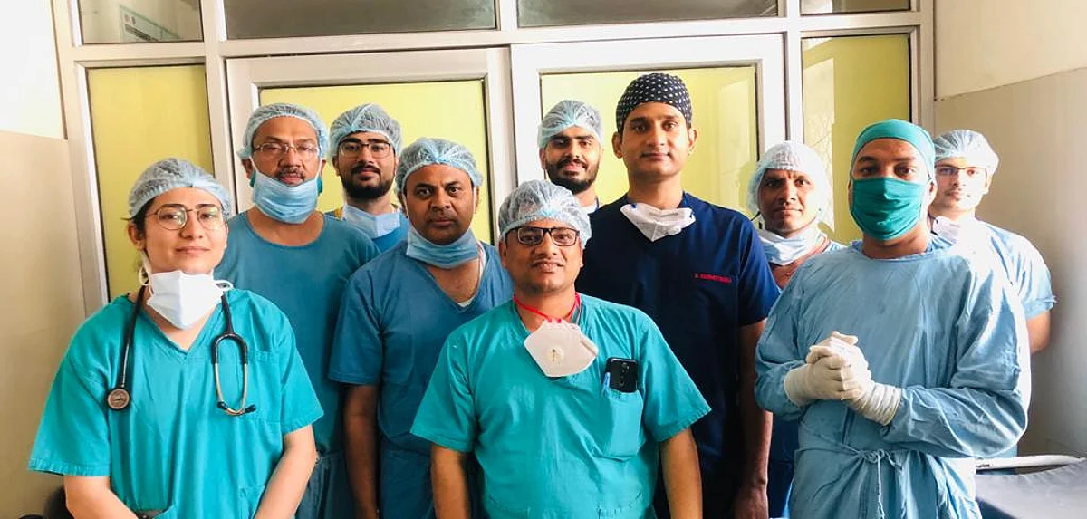चिकित्सा मंत्री ने गणगौरी अस्पताल में हुई दुर्लभ सर्जरी के लिए चिकित्सकों को दी बधाई