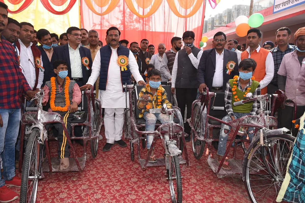 परिषदीय विद्यालयों के बच्चों को सभी आवश्यक सुविधाएं दे रही सरकार : सतीश चंद्र दिवेदी