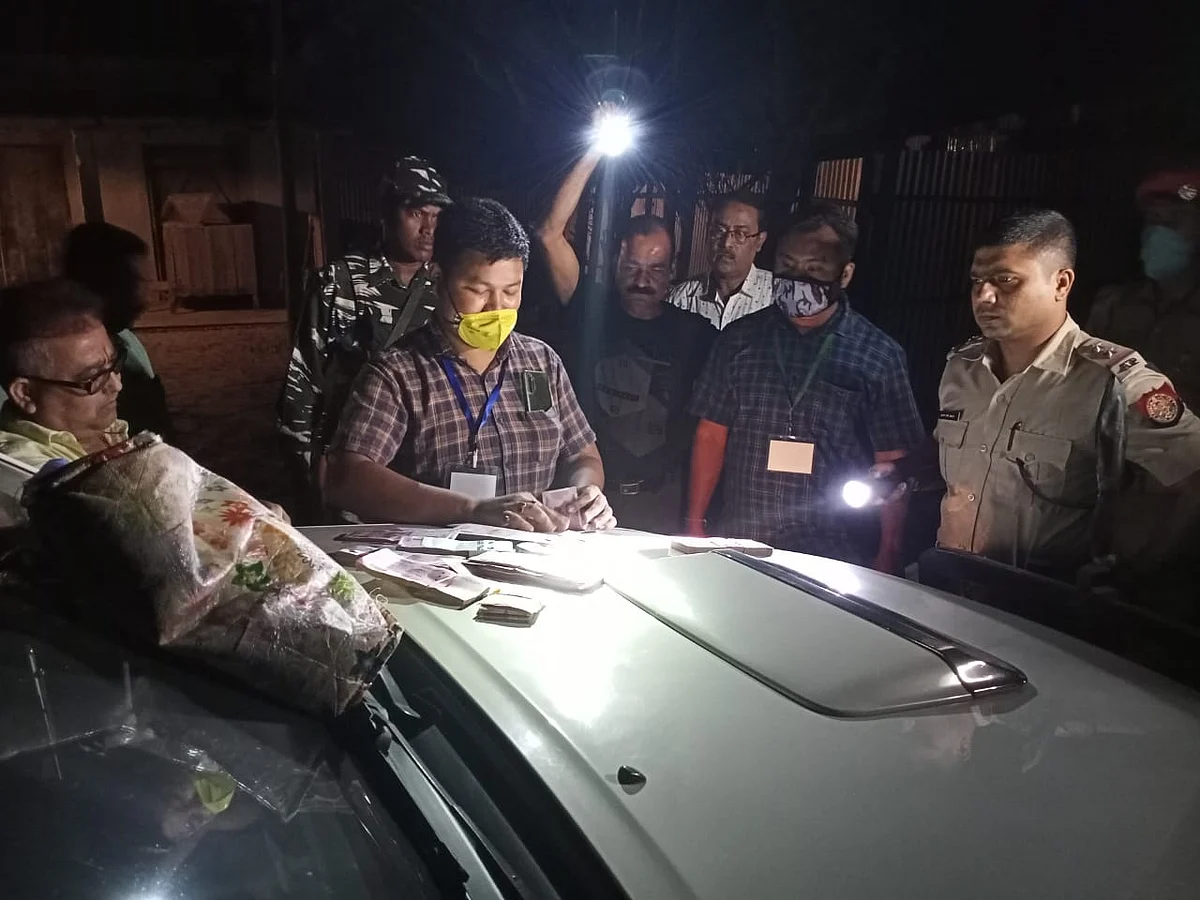 शक्तिआश्रम से फ्लाइंग स्क्वाड ने 1302310 रु. किया जब्त