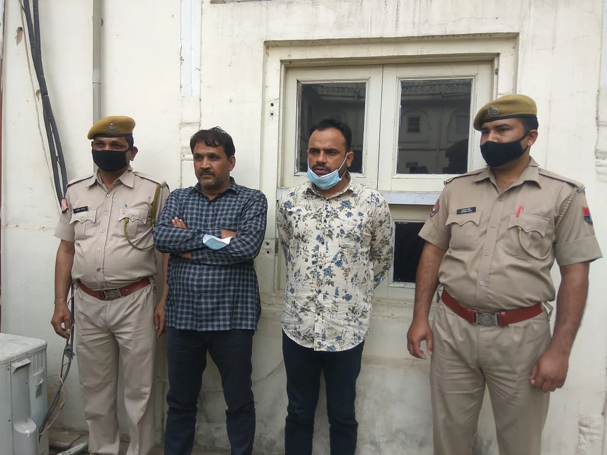 45 वाहनो के फर्जी रजिस्ट्रेशन करवाने वाले दलाल सहित एक आरटीओ कर्मचारी गिरफ्तार