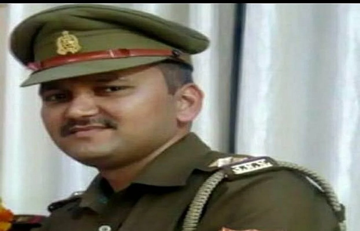 उप्र : आगरा में विवाद सुलझाने पहुंचे उपनिरीक्षक को दबंगों ने गोली मारकर की हत्या.